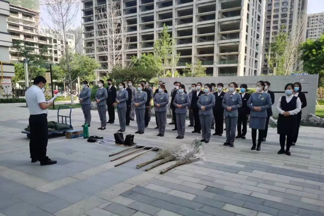 雨中堅(jiān)守護(hù)家園，筑牢汛期安全墻(圖2)