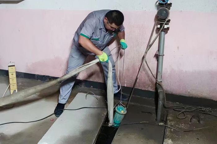 雨中堅(jiān)守護(hù)家園，筑牢汛期安全墻(圖4)