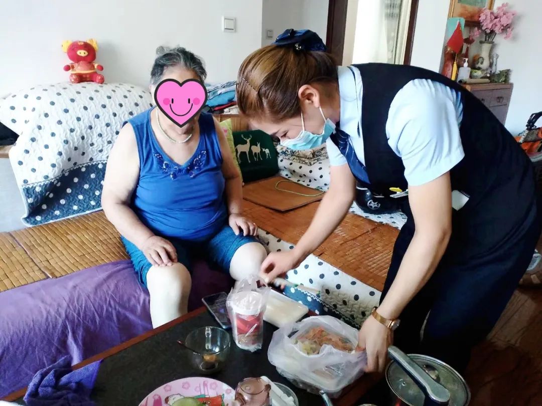 隆泰物業(yè)  愛老助老，托起老年人穩(wěn)穩(wěn)的幸福(圖1)