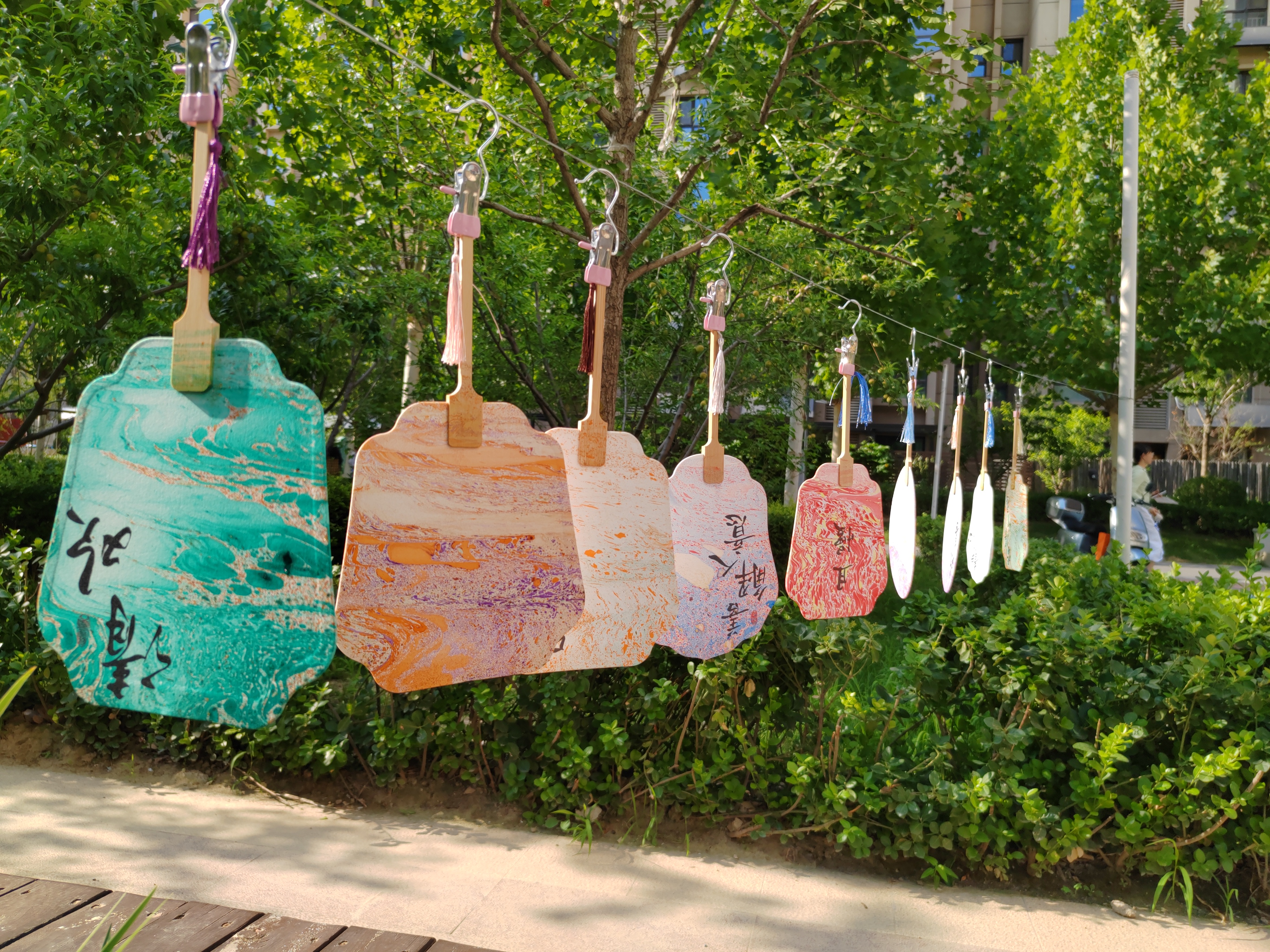 隆泰物業(yè)公司開展漆扇手工制作活動(dòng)(圖3)